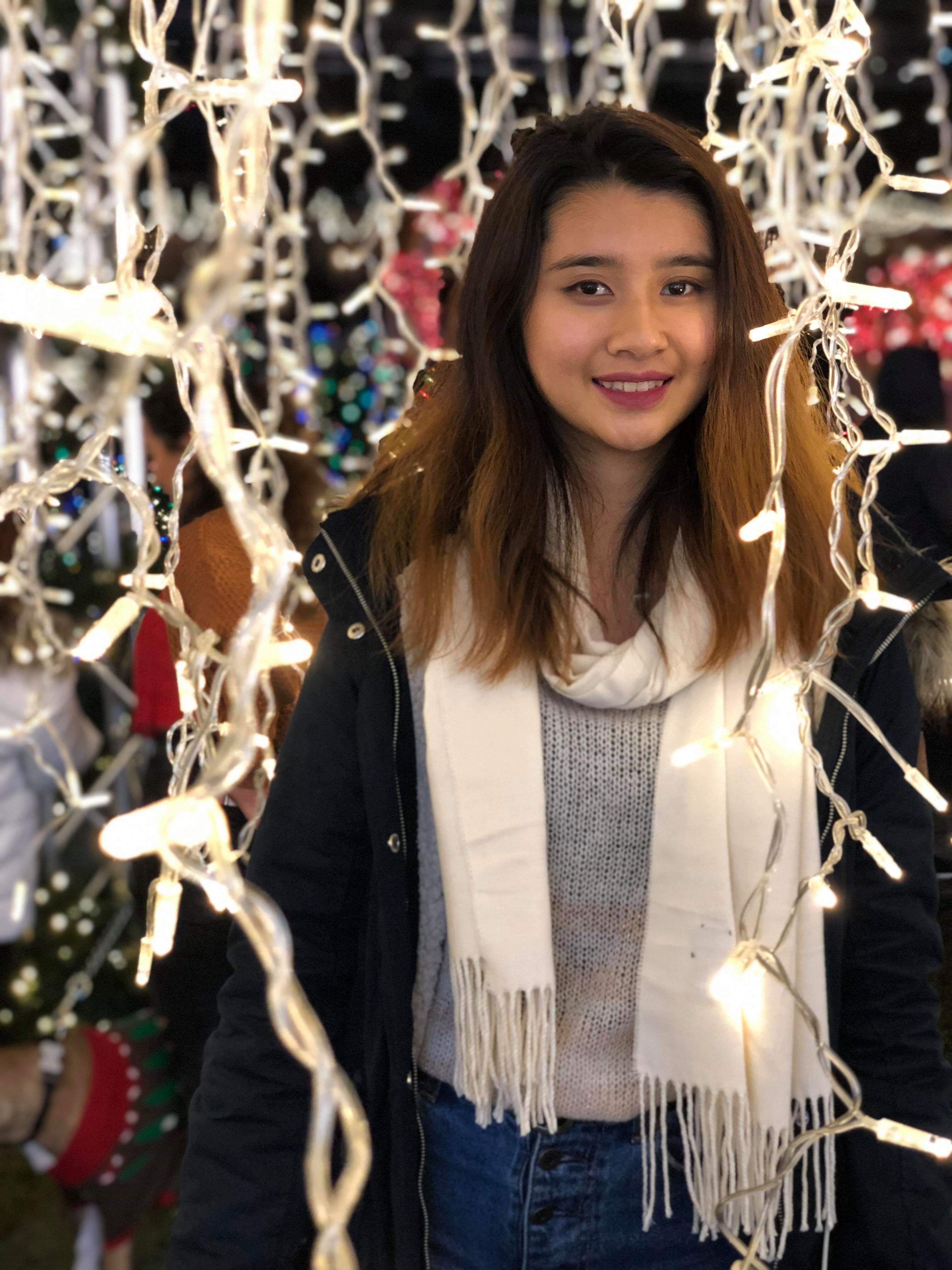 Picture of Helen Chang, the author